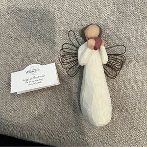 NWT Willowtree Angel Of The Heart Figurine